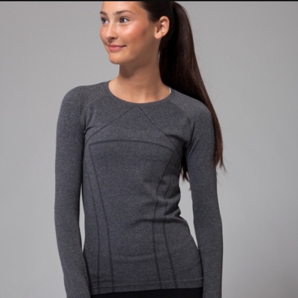 Grey Ivivva top . (Fly tech long sleeve-Girls)